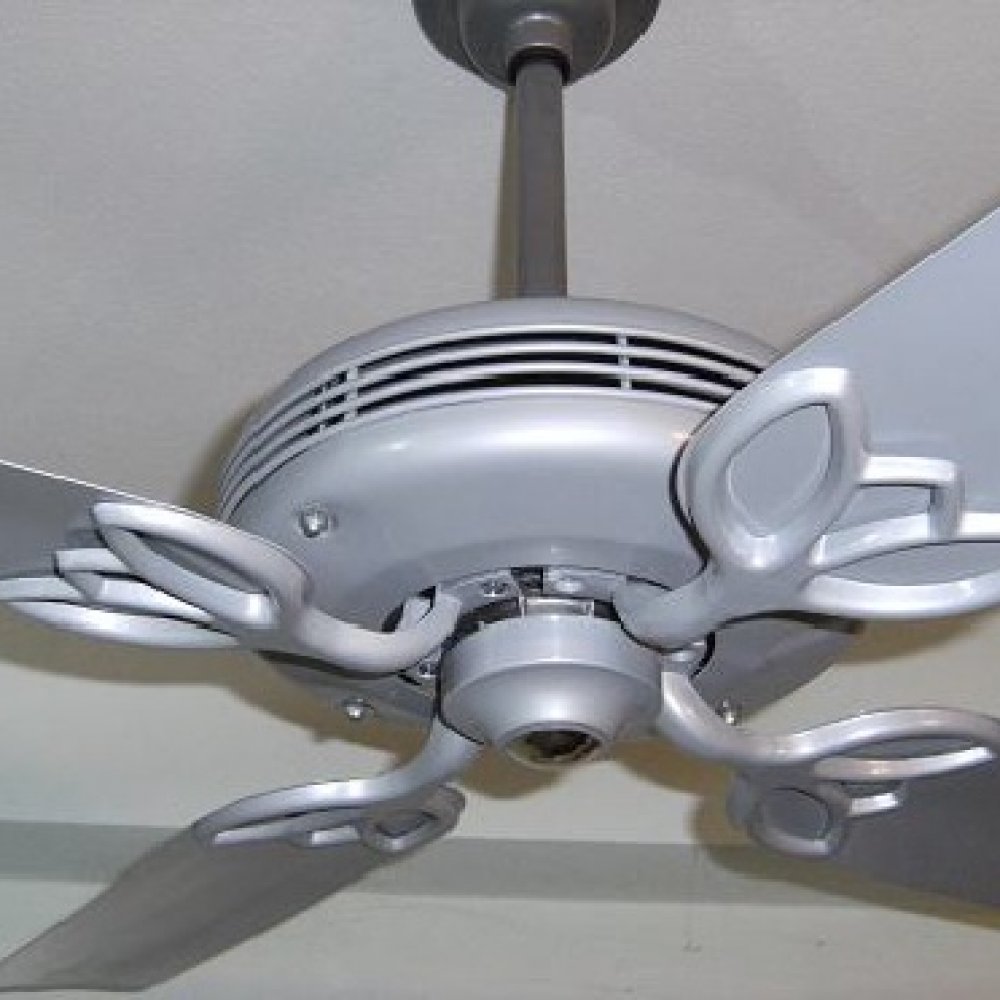 ventilador-de-techo-gris-platil